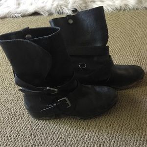 Black Express boots